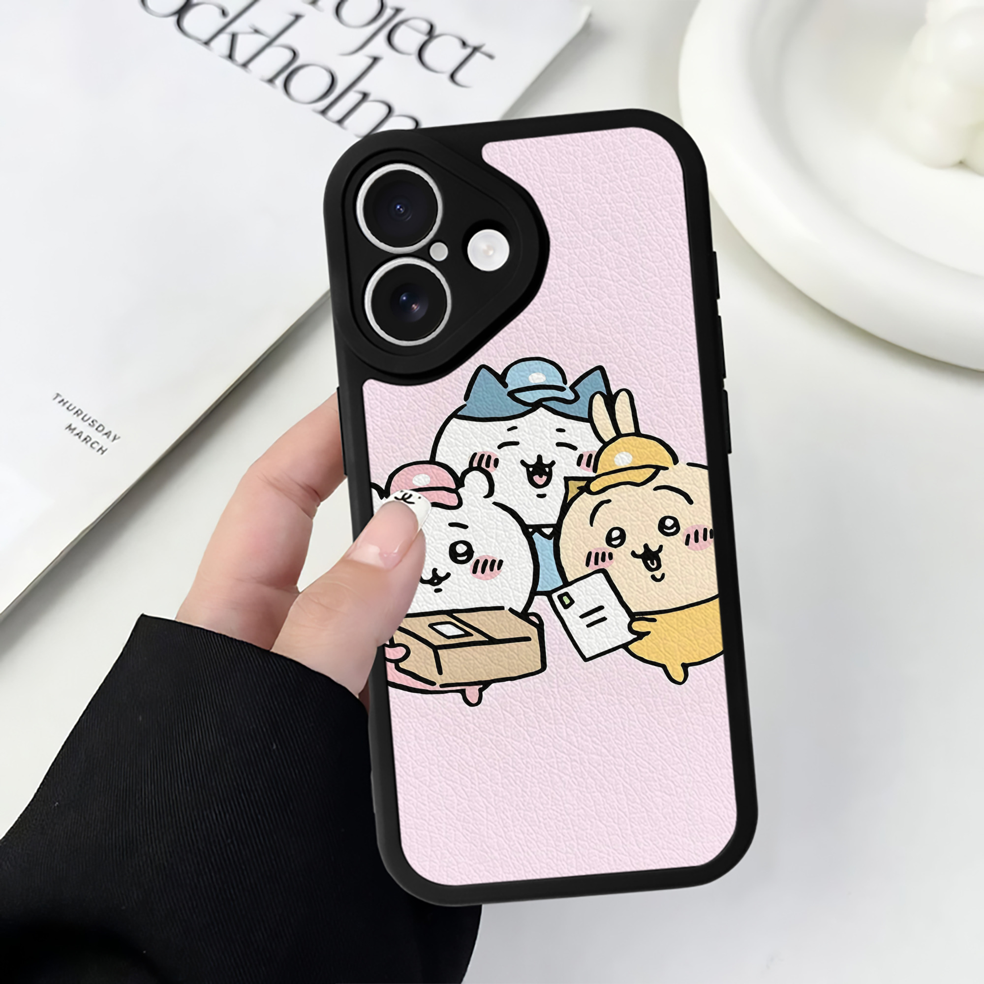 （画像用） ちいかわ Chii-kawa 【iPhone 16シリーズ対応】シリコンスマホケース（レザー調） 材質：シリコン